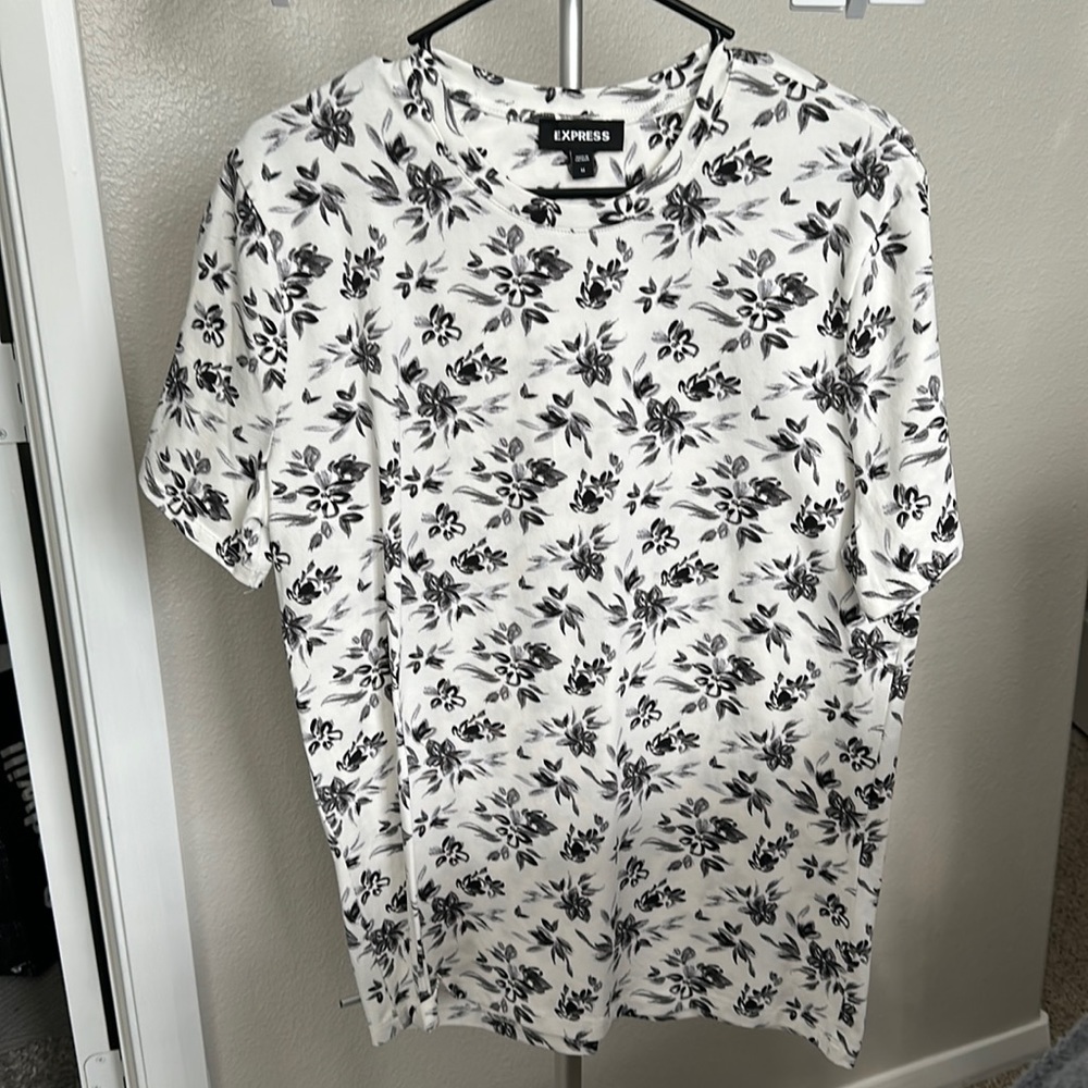 Men's medium Express casual shirt. New without tags